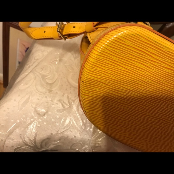 Louis Vuitton Epi yellow backpack - Picture 4 of 13
